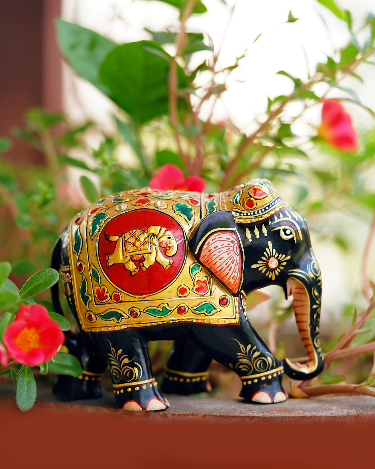 Handpainted Wooden Elephant Sculpture "The Gaja" — 4 inch, Black